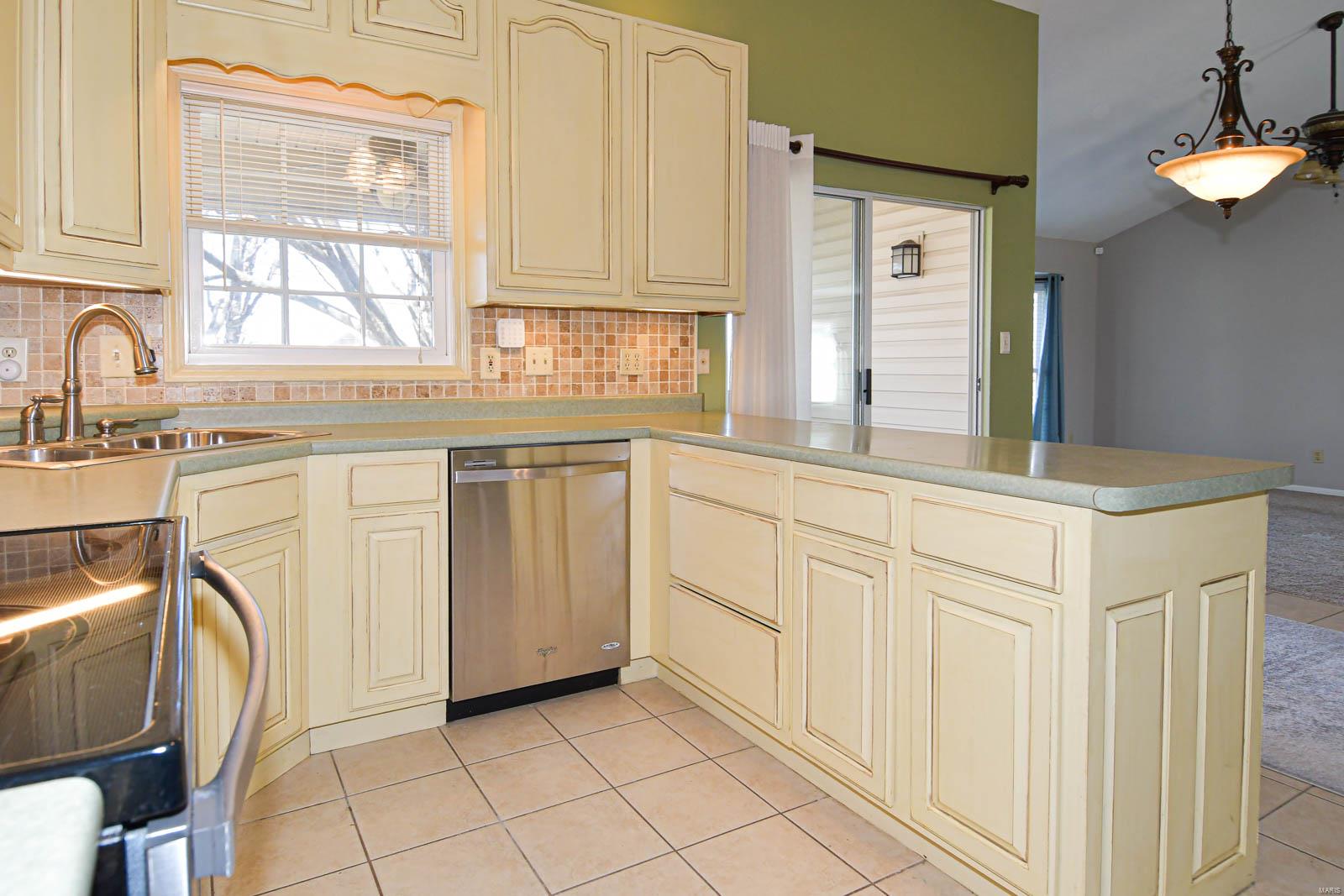 1042 Cantebury Circle Imperial, MO 63052 - Photo 12 of 45