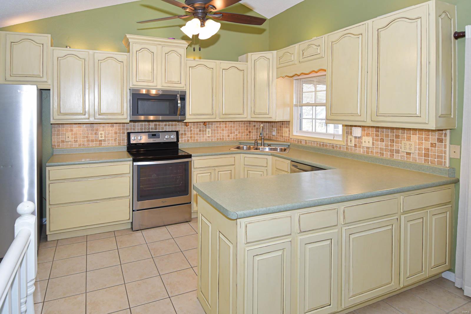 1042 Cantebury Circle Imperial, MO 63052 - Photo 9 of 45