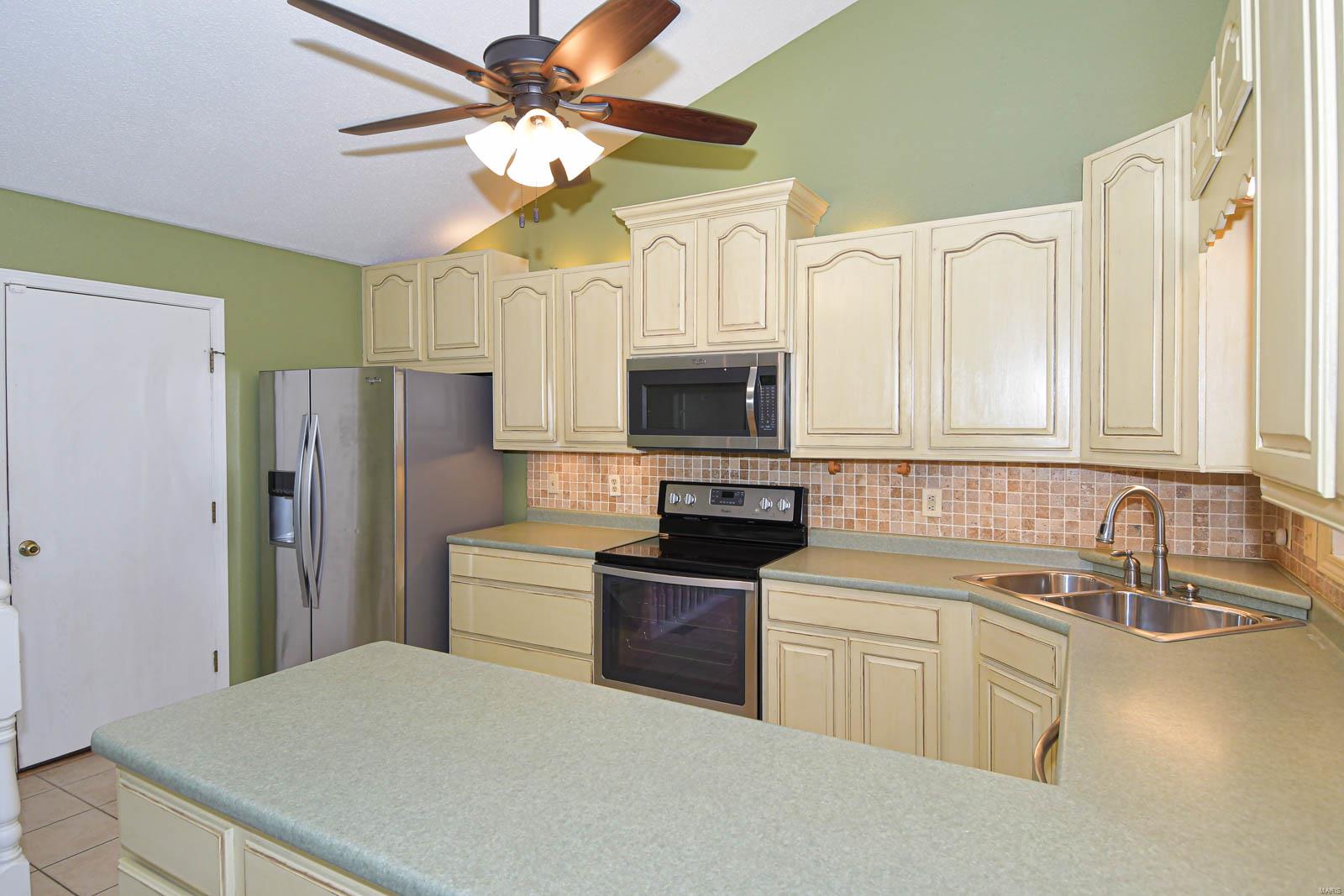 1042 Cantebury Circle Imperial, MO 63052 - Photo 10 of 45