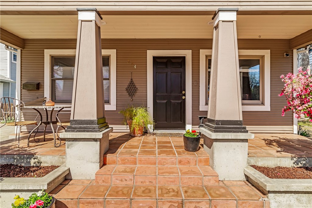 234 West 3rd Avenue Chico, CA 95926 - Photo 3 of 54 a lobby with furniture and floor