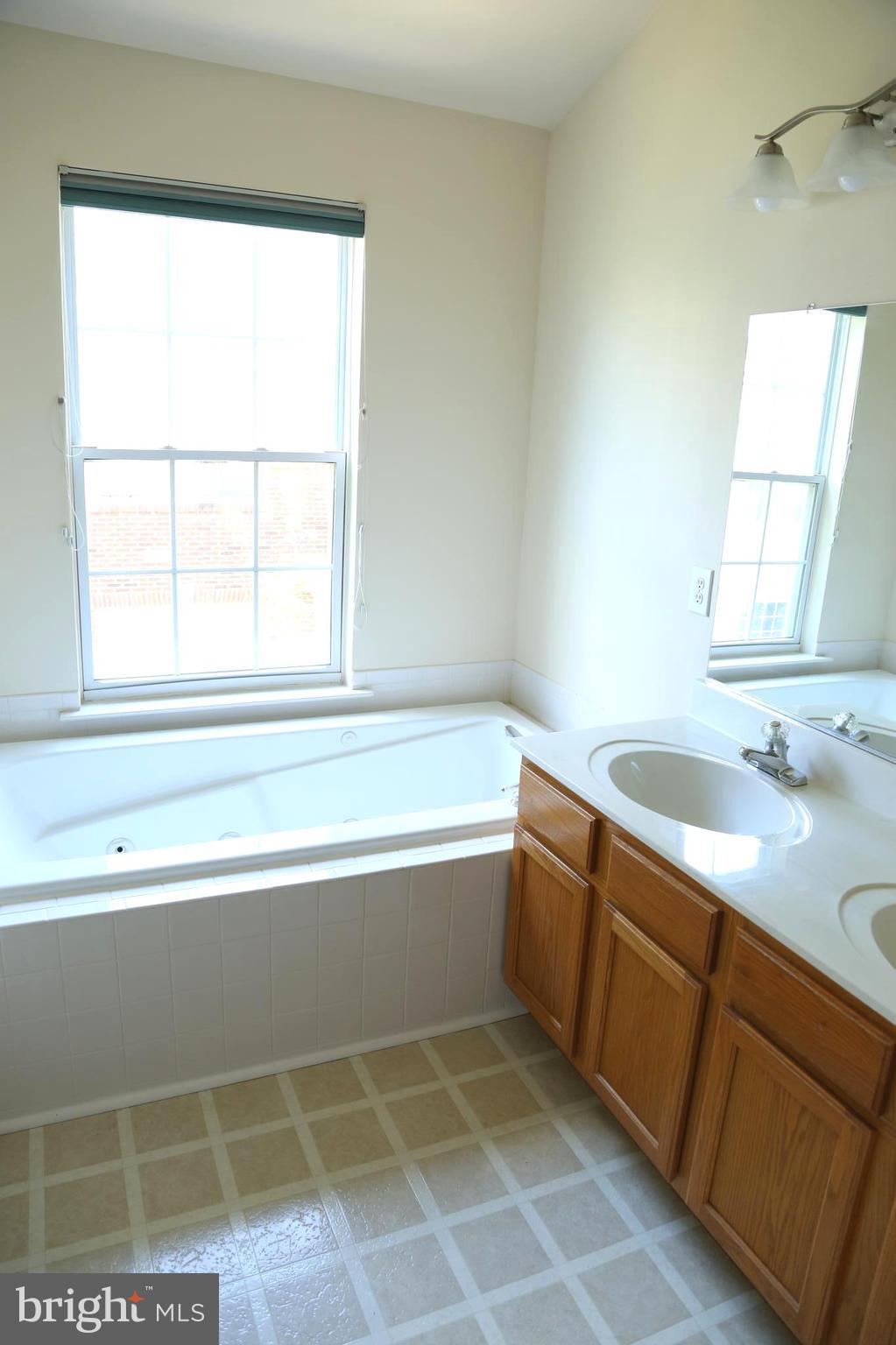 9724 Athletic Way Gaithersburg, MD 20878 - Photo 15 of 18 Bath (Master)