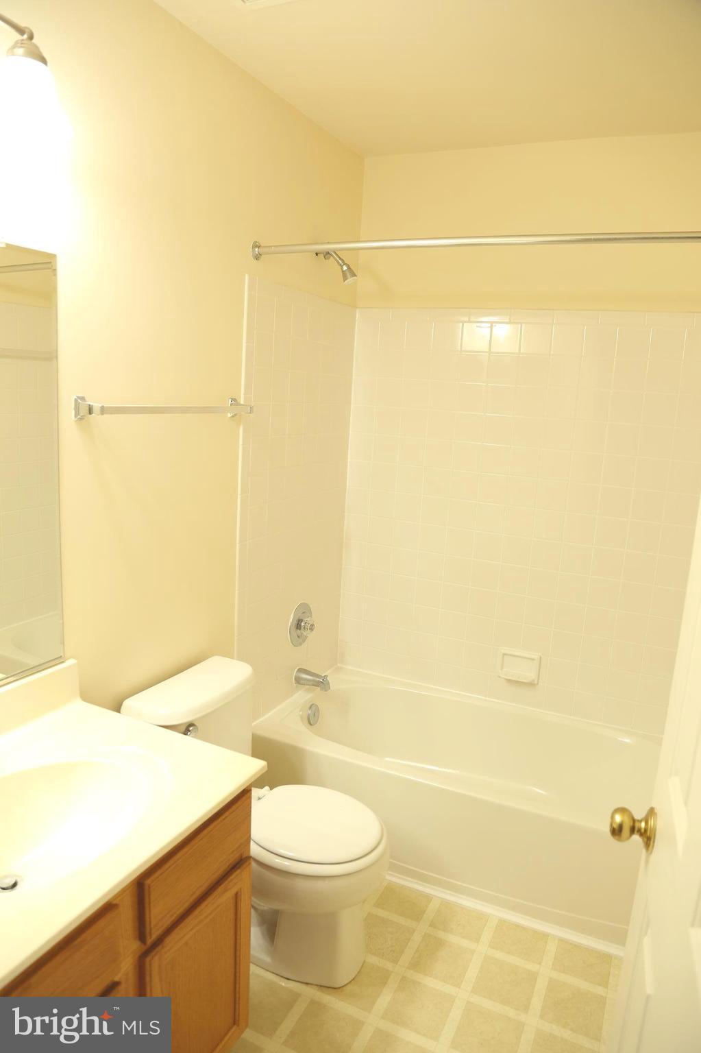9724 Athletic Way Gaithersburg, MD 20878 - Photo 17 of 18 Bath
