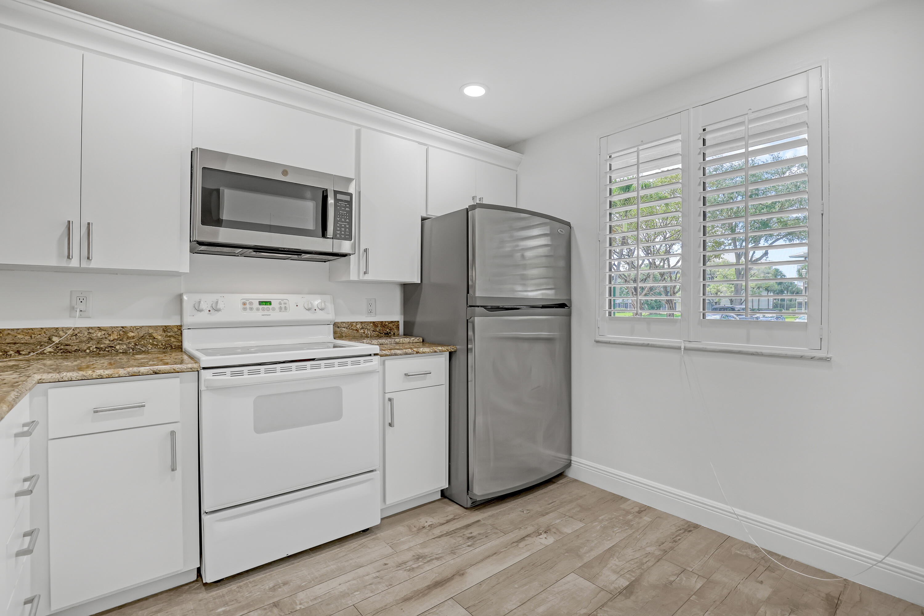 6157 Balboa Circle, Unit 101 Boca Raton, FL 33433 - Photo 2 of 39 Kitchen