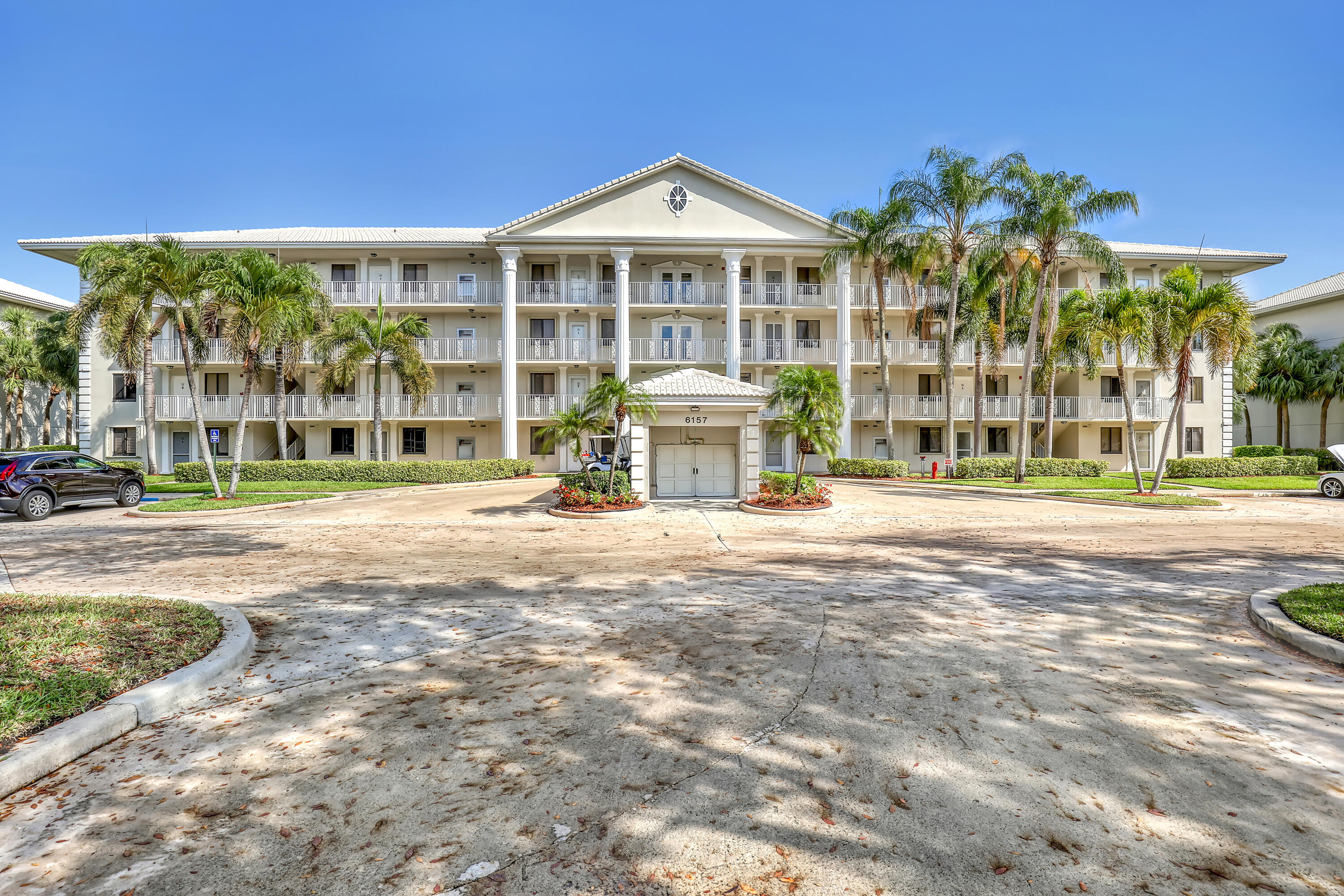 6157 Balboa Circle, Unit 101 Boca Raton, FL 33433 - Photo 29 of 39 front building