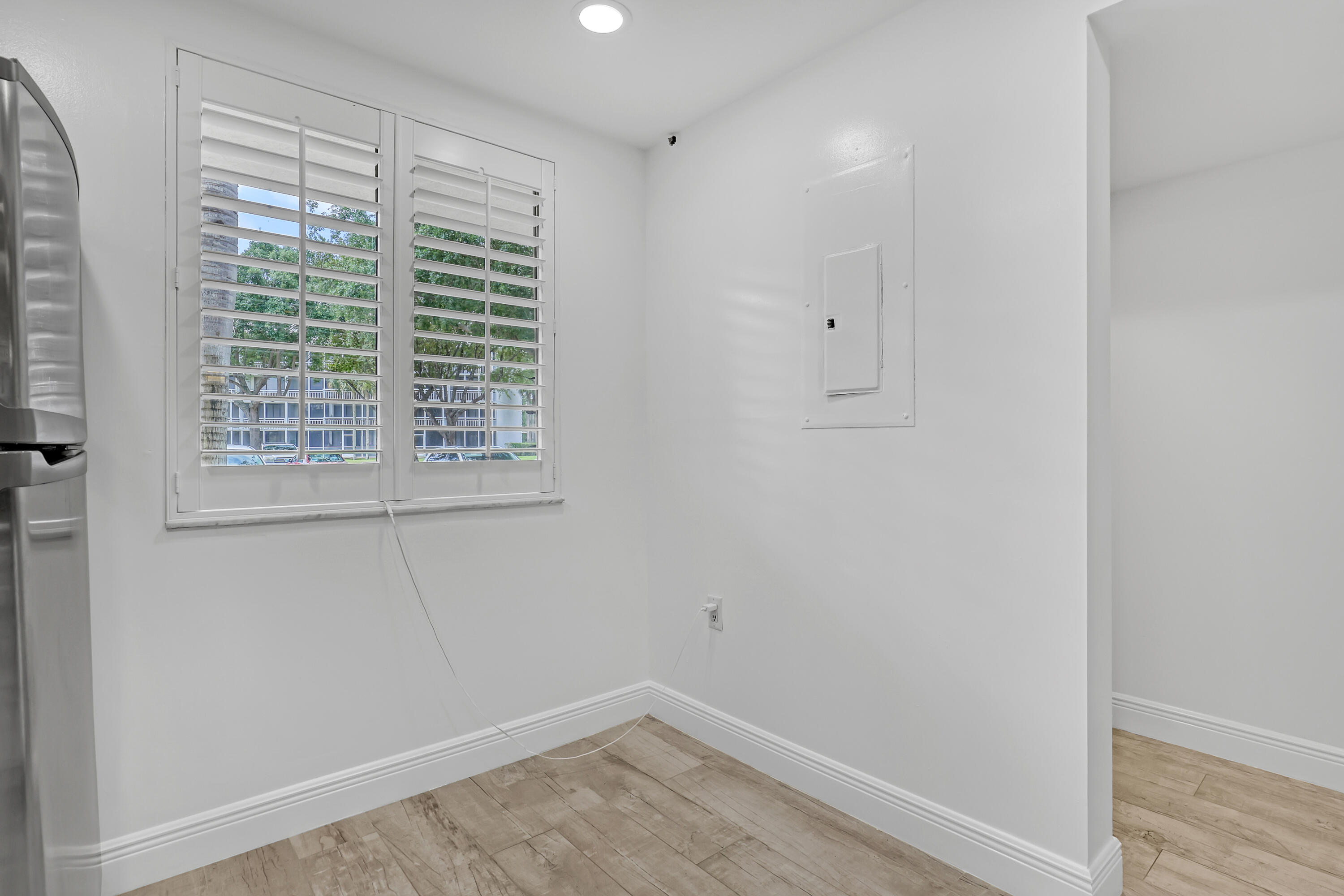 6157 Balboa Circle, Unit 101 Boca Raton, FL 33433 - Photo 3 of 39 Kitchen