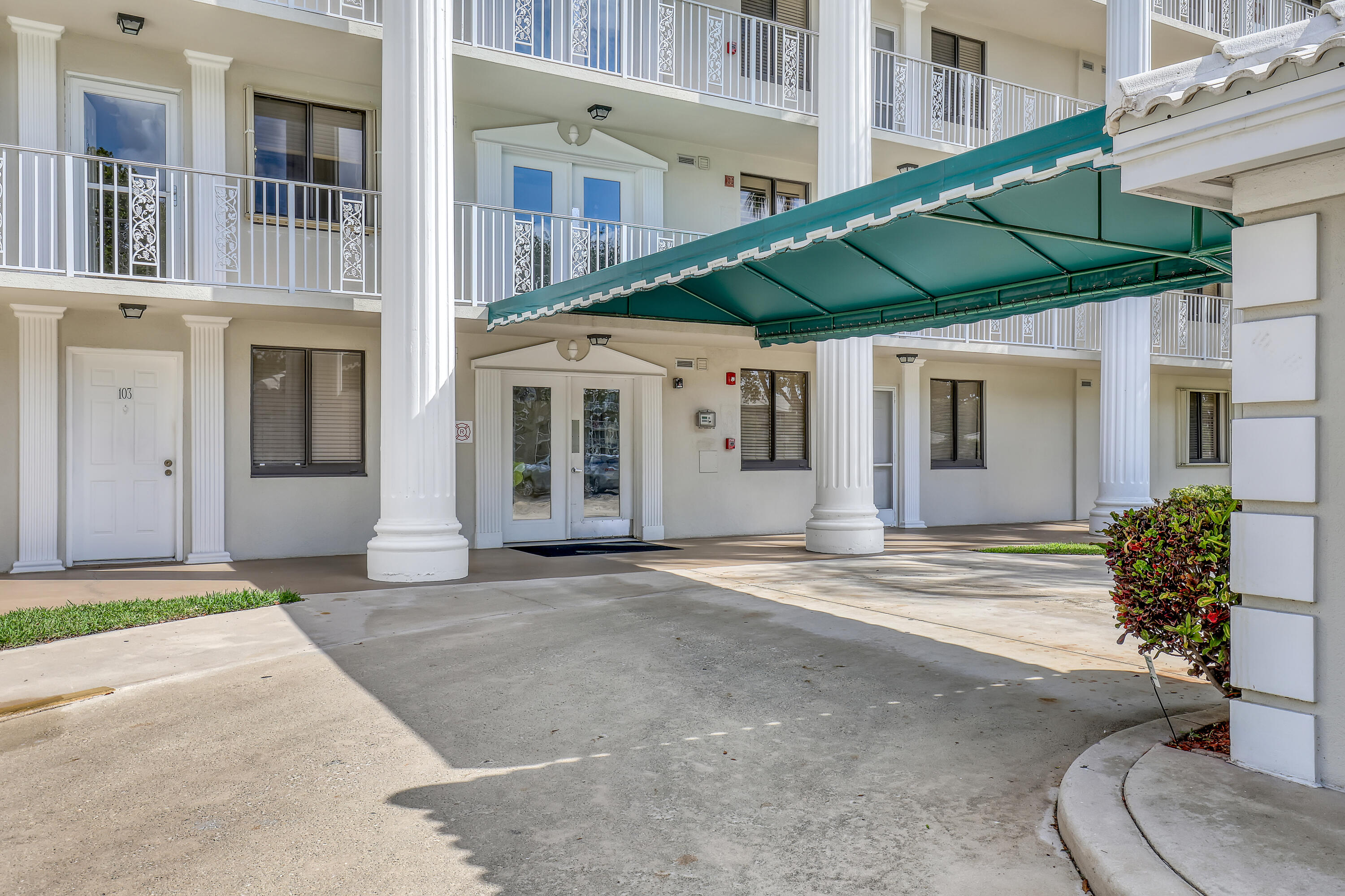 6157 Balboa Circle, Unit 101 Boca Raton, FL 33433 - Photo 34 of 39 building main entrance
