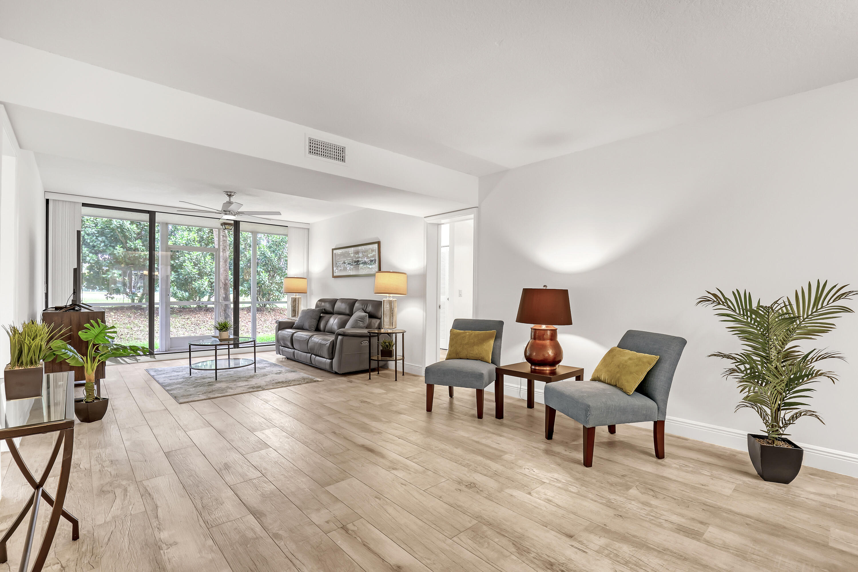 6157 Balboa Circle, Unit 101 Boca Raton, FL 33433 - Photo 7 of 39 Living