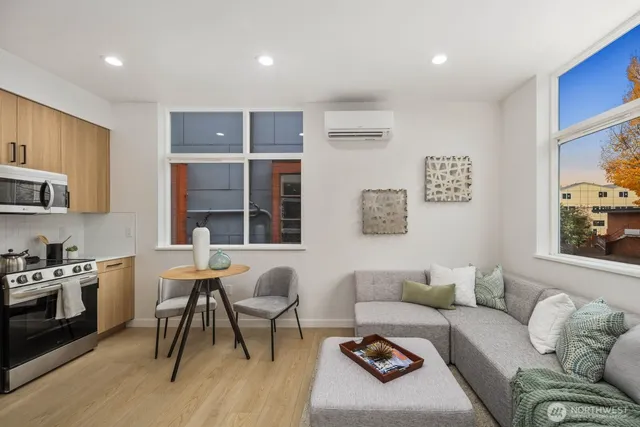 $564,950 | 546 South Cloverdale Street, Unit B, Seattle, WA 98108