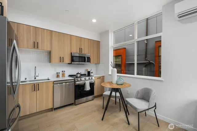 $564,950 | 546 South Cloverdale Street, Unit B, Seattle, WA 98108