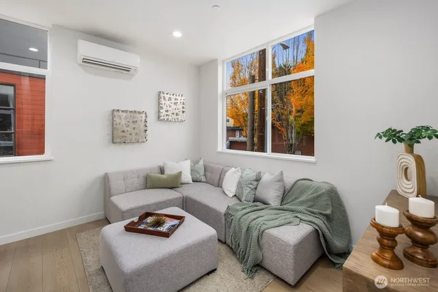 $564,950 | 546 South Cloverdale Street, Unit B, Seattle, WA 98108