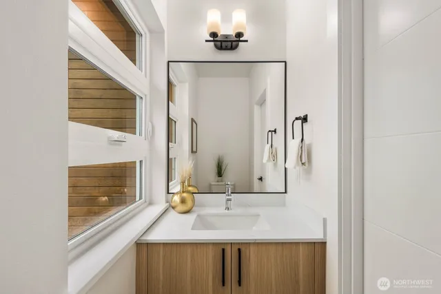 $564,950 | 546 South Cloverdale Street, Unit B, Seattle, WA 98108