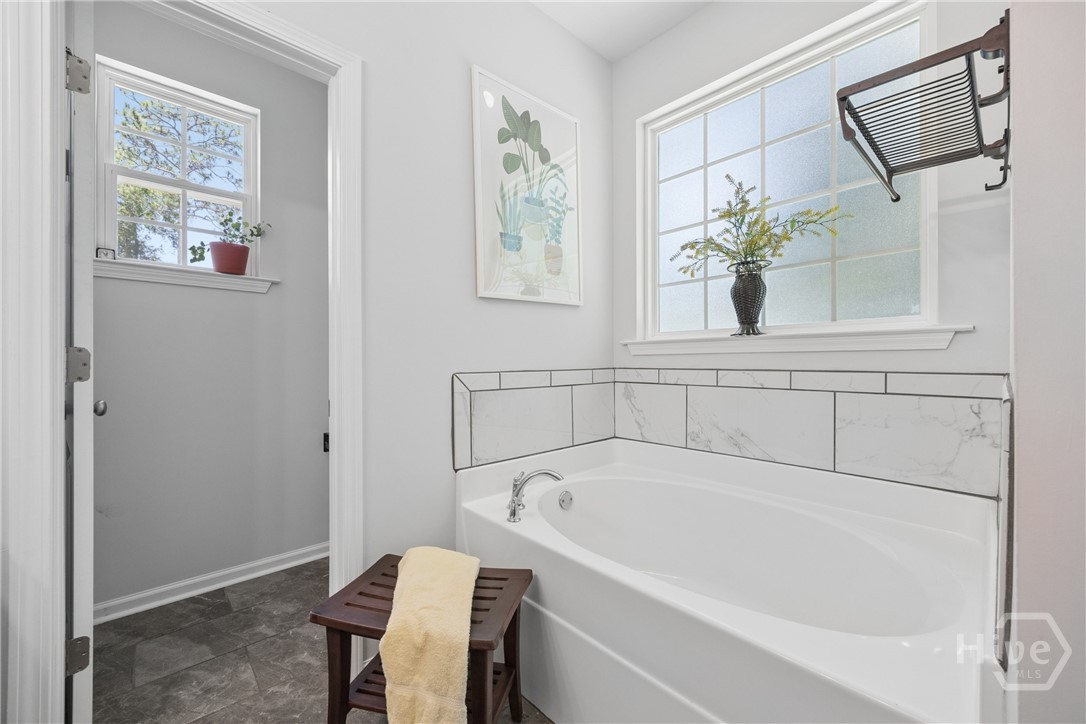 103 Mingledorff Court Springfield, GA 31329 - Photo 21 of 33 Soaking tub