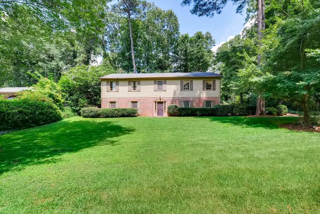 a house that is sitting in the grass