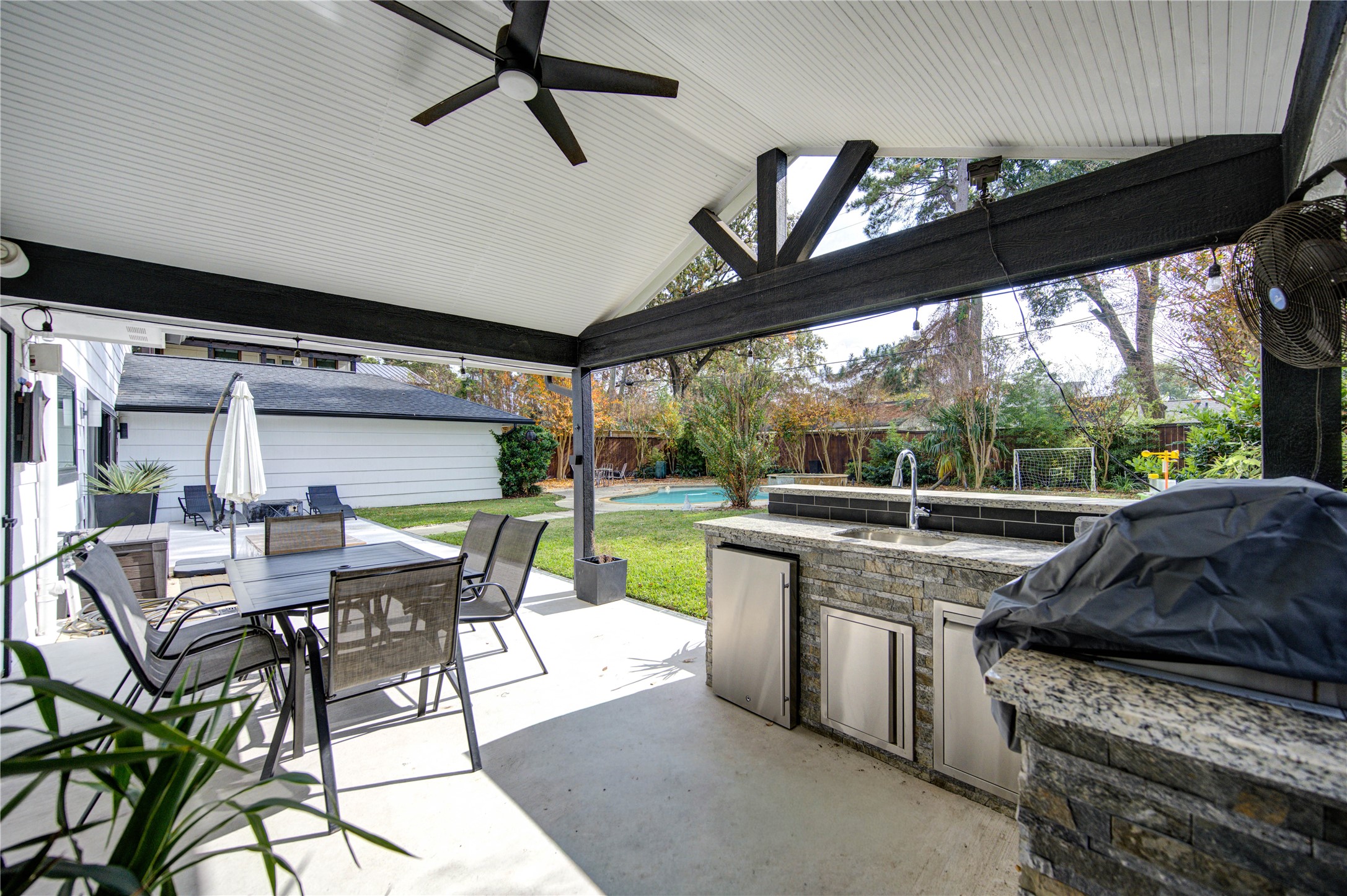 1215 Bethlehem Street Houston, TX 77018 - Photo 30 of 42 a view of a patio with a dining table and chairs