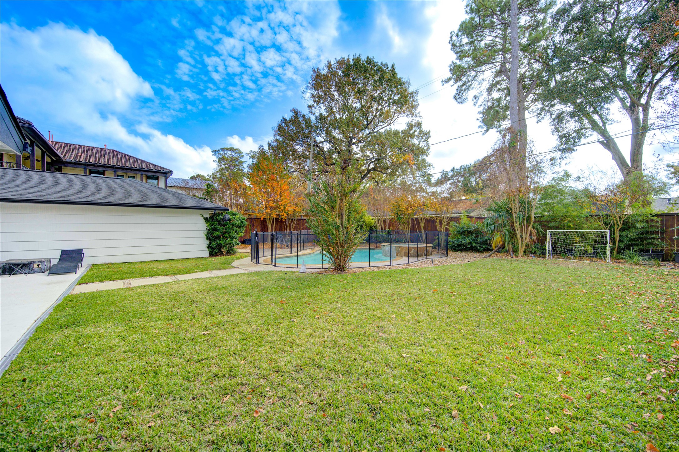 1215 Bethlehem Street Houston, TX 77018 - Photo 32 of 42 a view of a backyard with large trees