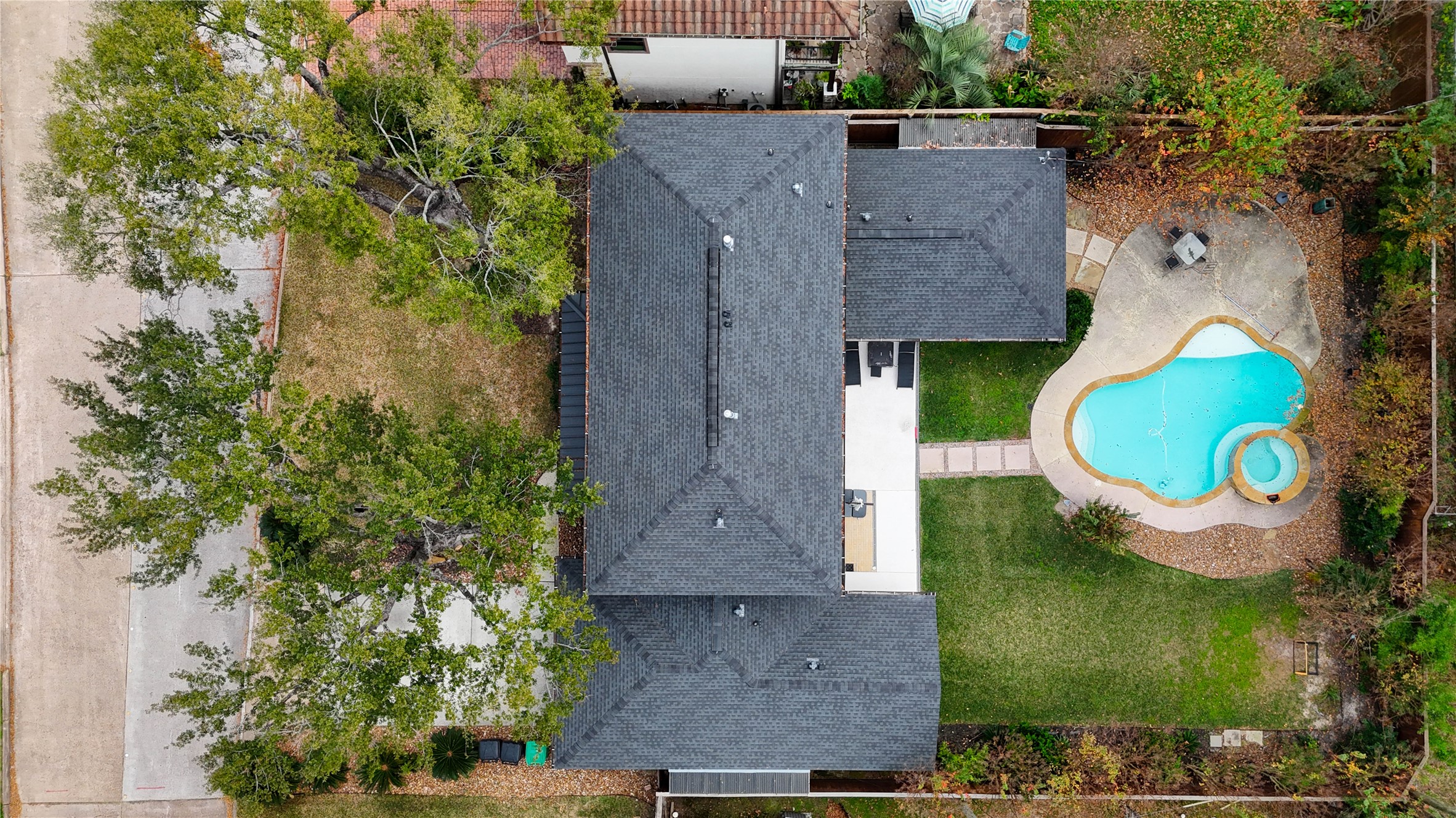 1215 Bethlehem Street Houston, TX 77018 - Photo 36 of 42 an aerial view of a house with a swimming pool