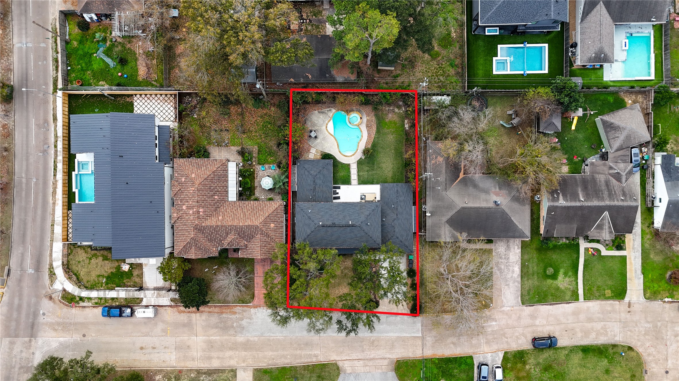 1215 Bethlehem Street Houston, TX 77018 - Photo 40 of 42 front view of a house with a street