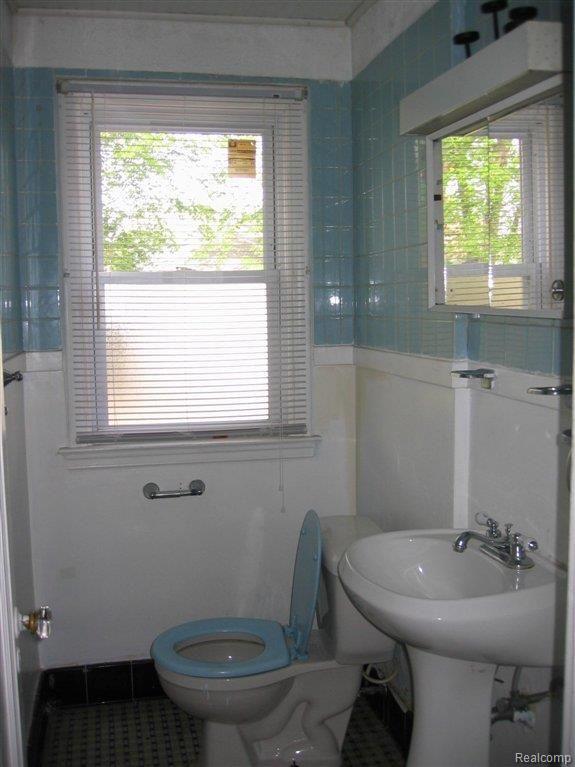 16114 Sunderland Road Detroit, MI 48219 - Photo 12 of 22 half bath.jpg