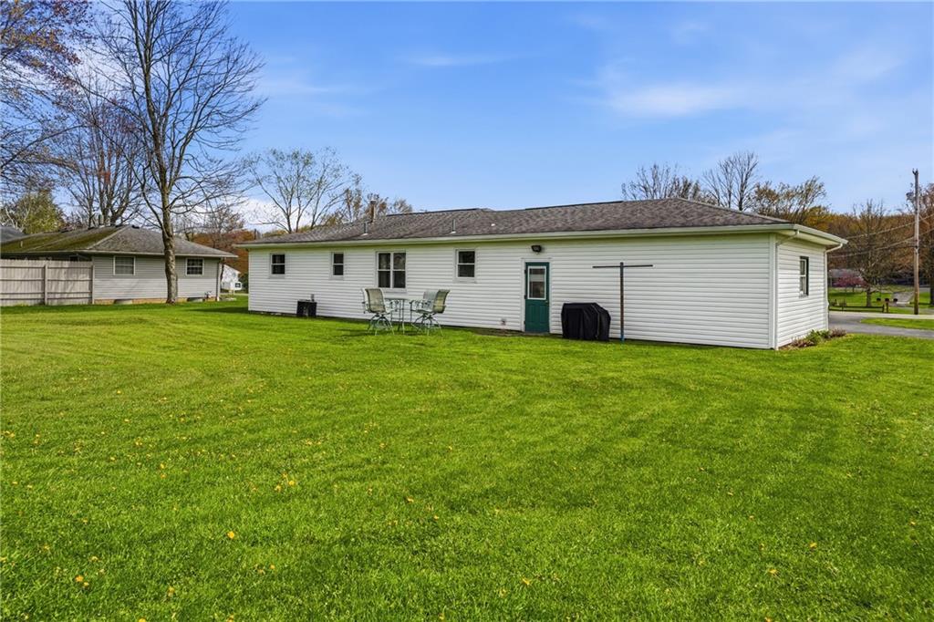 745 Robertson Road Hermitage, PA 16148 - Photo 5 of 33