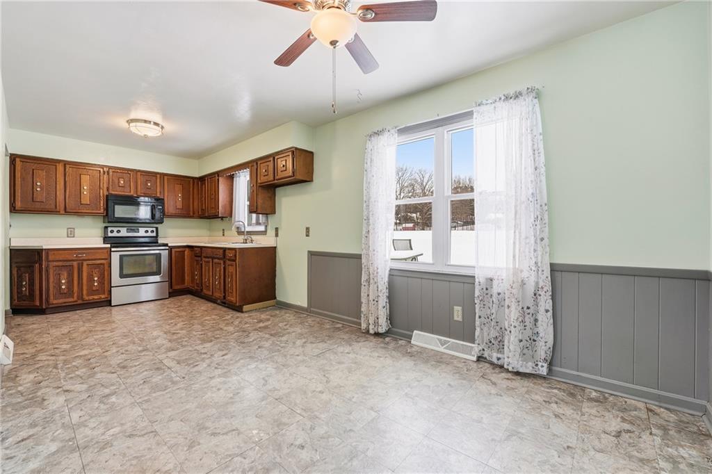 745 Robertson Road Hermitage, PA 16148 - Photo 10 of 31