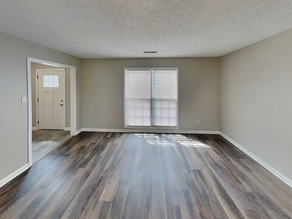 $2,100 | 1017 Hawkview Drive, Memphis, TN 38018