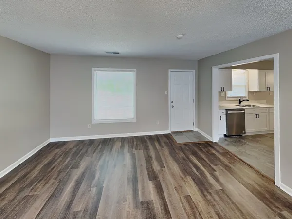 $2,100 | 1017 Hawkview Drive, Memphis, TN 38018