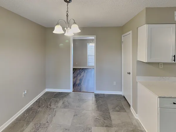 $2,100 | 1017 Hawkview Drive, Memphis, TN 38018