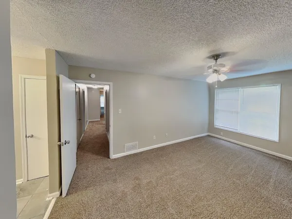 $2,100 | 1017 Hawkview Drive, Memphis, TN 38018