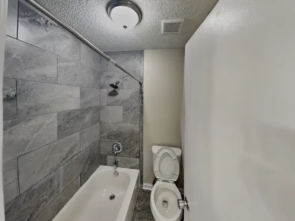 $2,100 | 1017 Hawkview Drive, Memphis, TN 38018