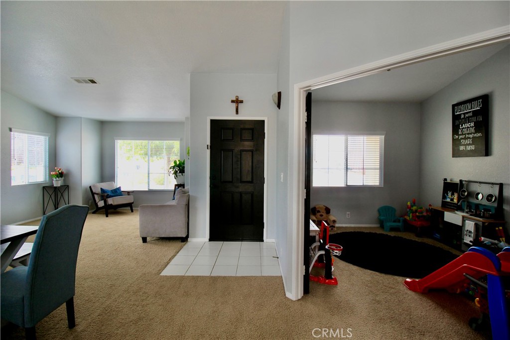 21243 Nisqually Road Apple Valley, CA 92308 - Photo 8 of 31