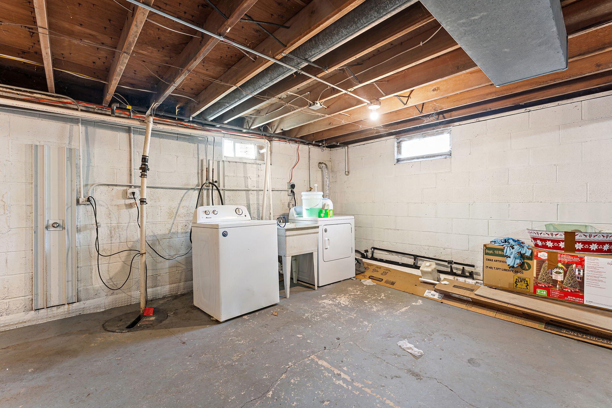 2334 Venus Street Portage, IN 46368 - Photo 16 of 22 a utility room with dryer and washer