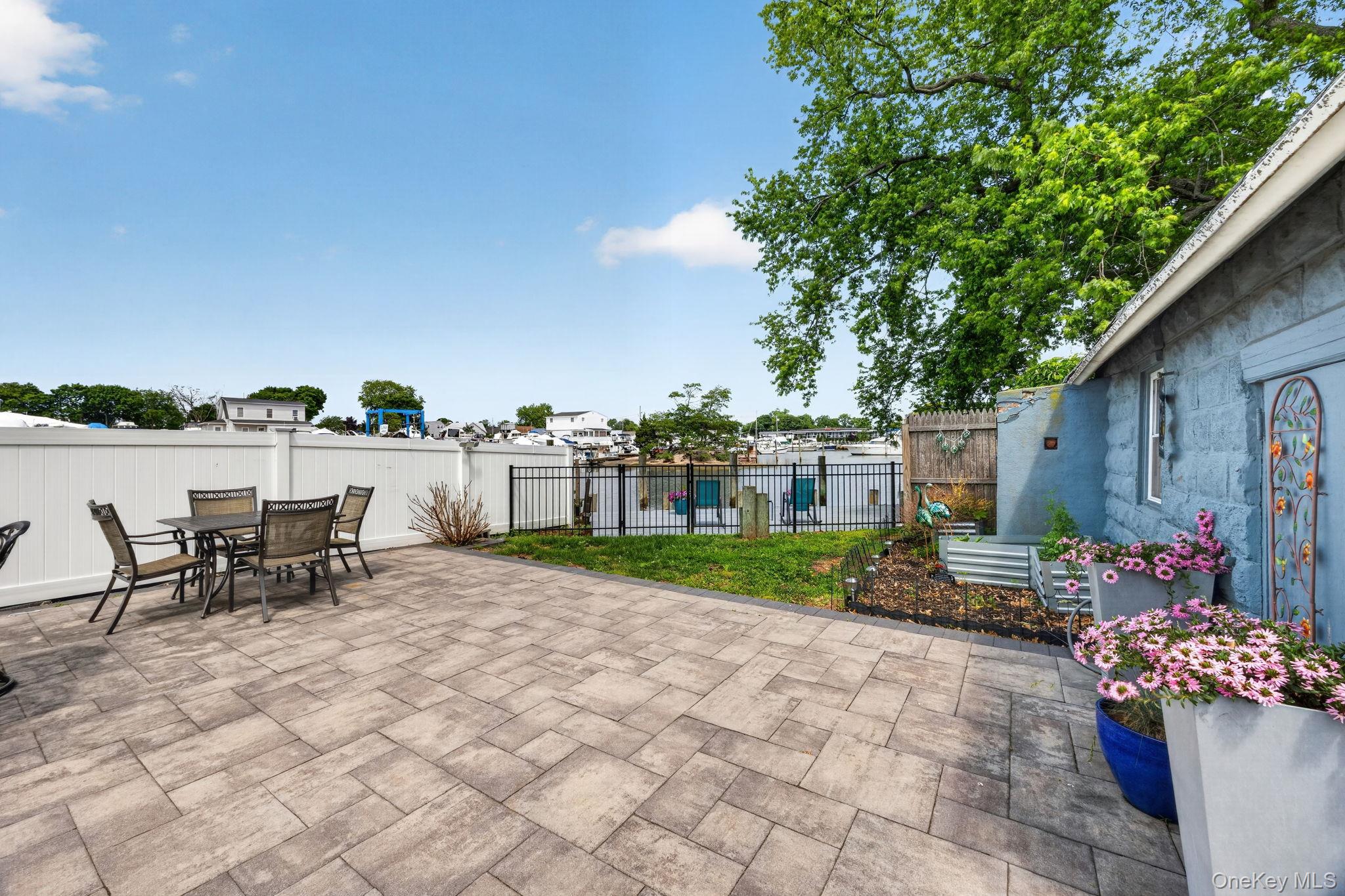 228 West Clearwater Road Lindenhurst, NY 11757 - Photo 19 of 34