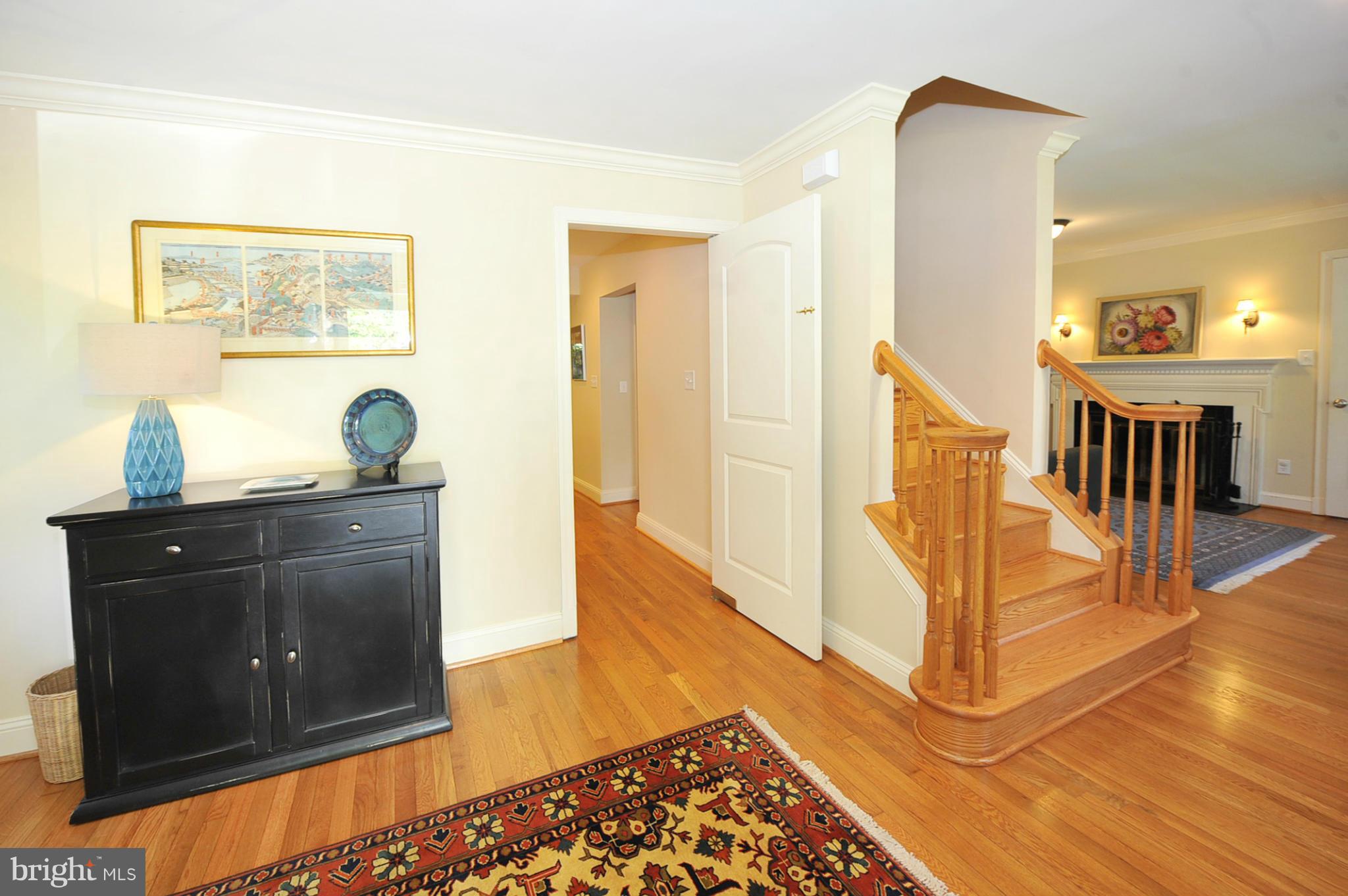 7913 Chelton Road Bethesda, MD 20814 - Photo 4 of 29 Interior (General)