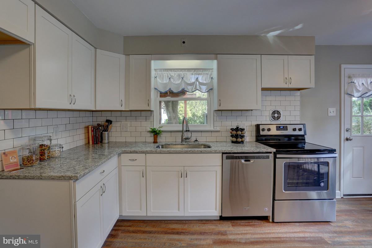 1718 Zarker Road Lancaster, PA 17601 - Photo 9 of 31