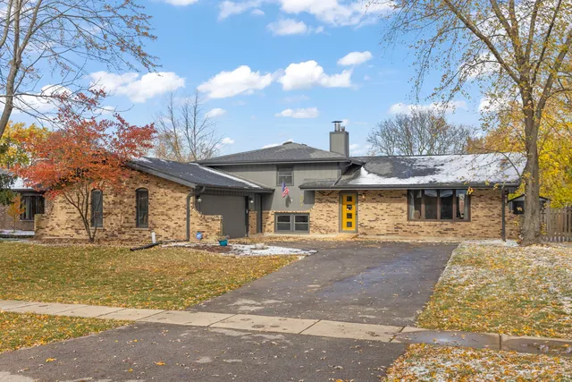 $450,000 | 30W214 Briar Lane, Naperville, IL 60563