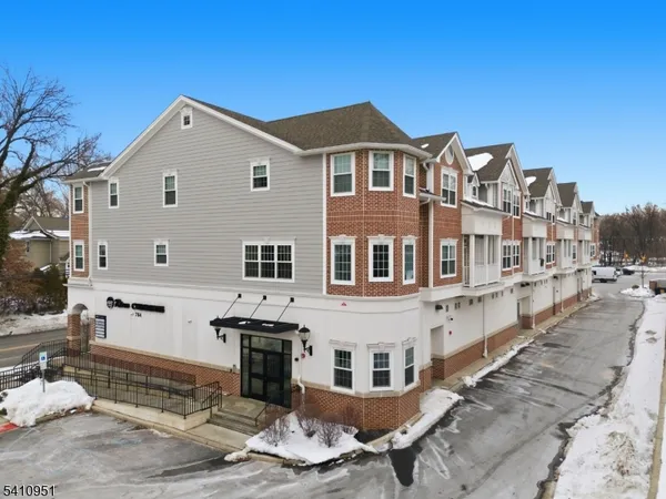 $2,900 | 764 New Bridge Road, Unit L, Teaneck, NJ 07666