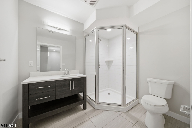 764 New Bridge Road Teaneck, NJ 07666 - Photo 16 of 22