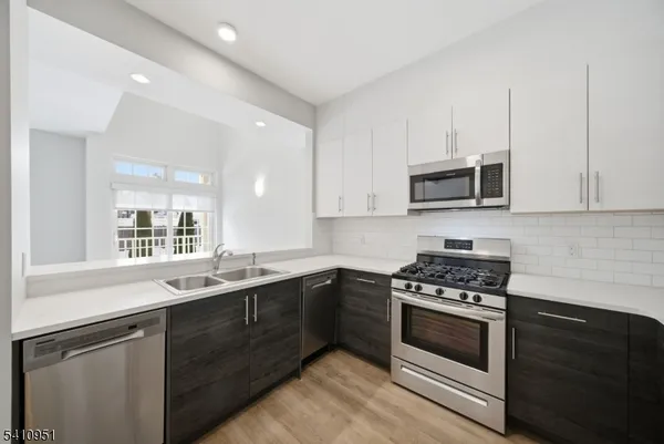 $2,900 | 764 New Bridge Road, Unit L, Teaneck, NJ 07666