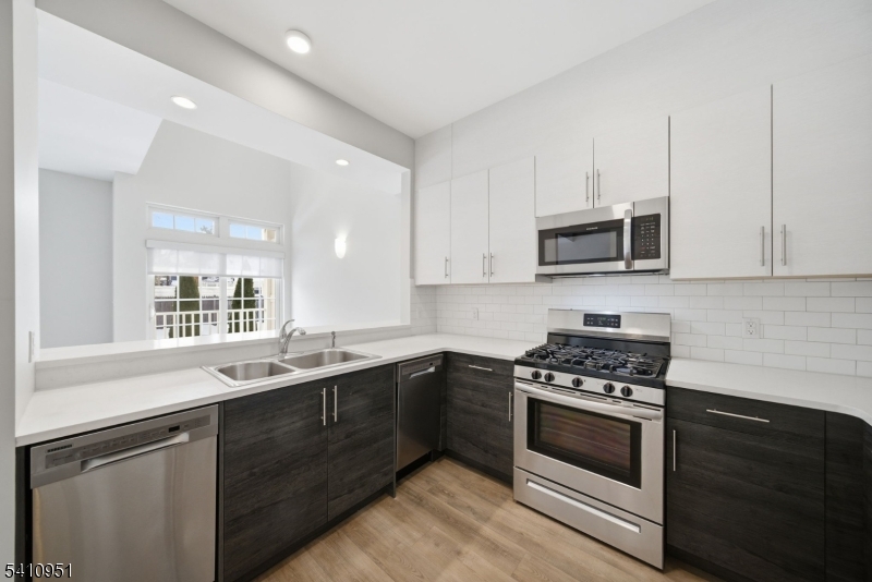 764 New Bridge Road Teaneck, NJ 07666 - Photo 4 of 22