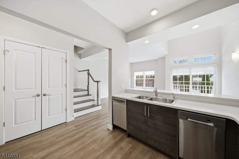 764 New Bridge Road Teaneck, NJ 07666 - Photo 5 of 22