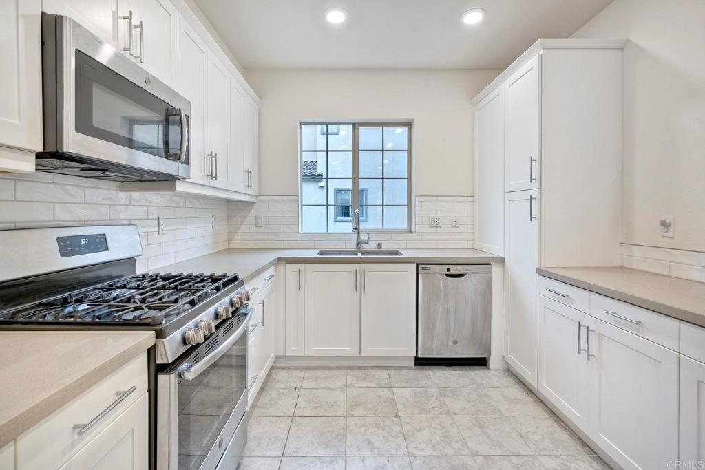 4336 Harbor Way, Unit 4 Oceanside, CA 92056 - Photo 13 of 40