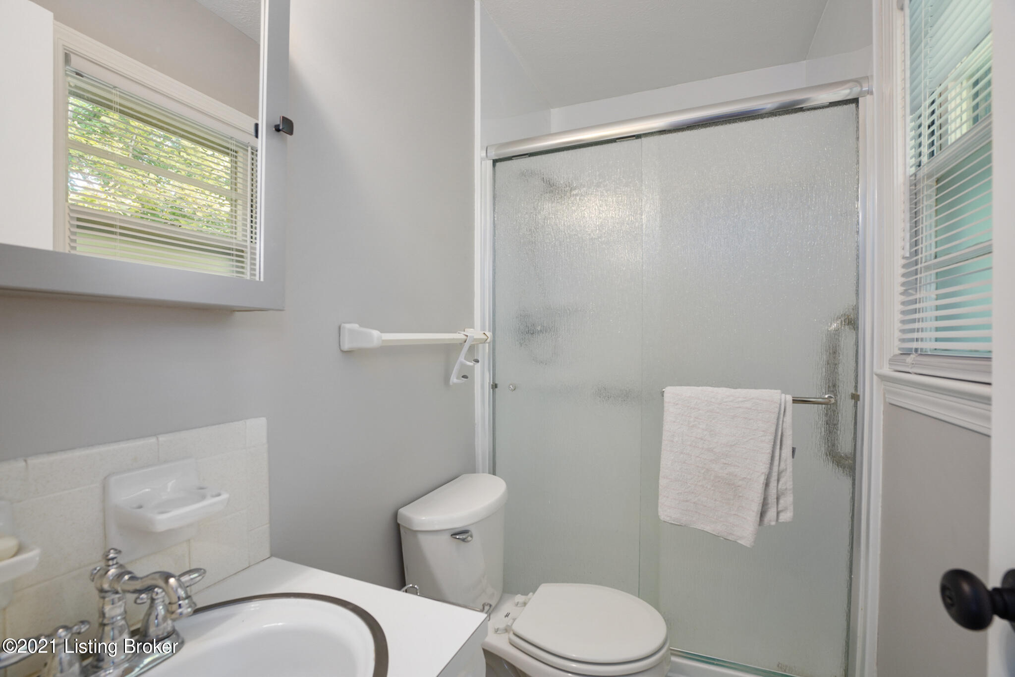 454 Wolfe Road Louisville, KY 40272 - Photo 9 of 39 018-454-18