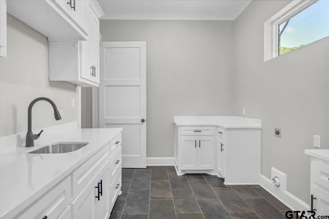 a view of a livingroom with a ceiling fan and wooden floor