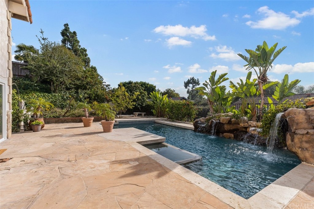 29752 Ivy Glenn Drive Laguna Niguel, CA 92677 - Photo 29 of 36 a view of a backyard