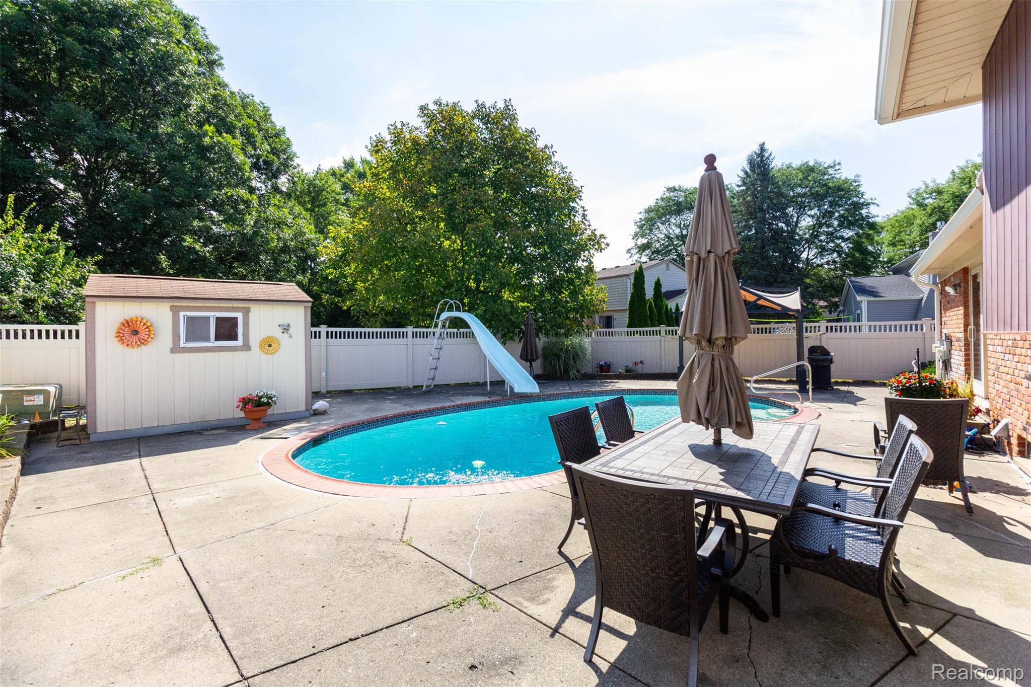 315 Meadowlake Road Canton, MI 48188 - Photo 38 of 43 yard (7).jpg