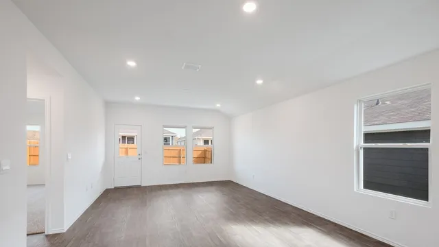 $284,960 | 12103 Pike Bend, Mustang Ridge, TX 78610