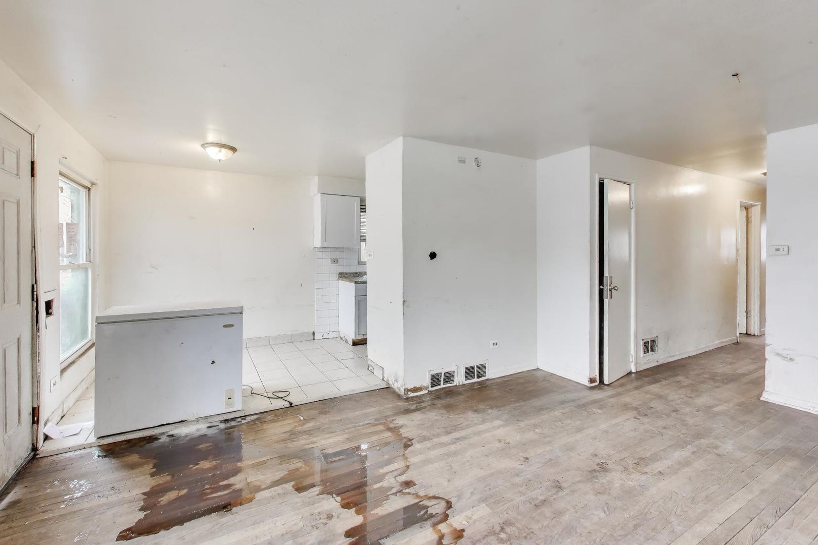 710 West 81st Place Chicago, IL 60620 - Photo 4 of 22