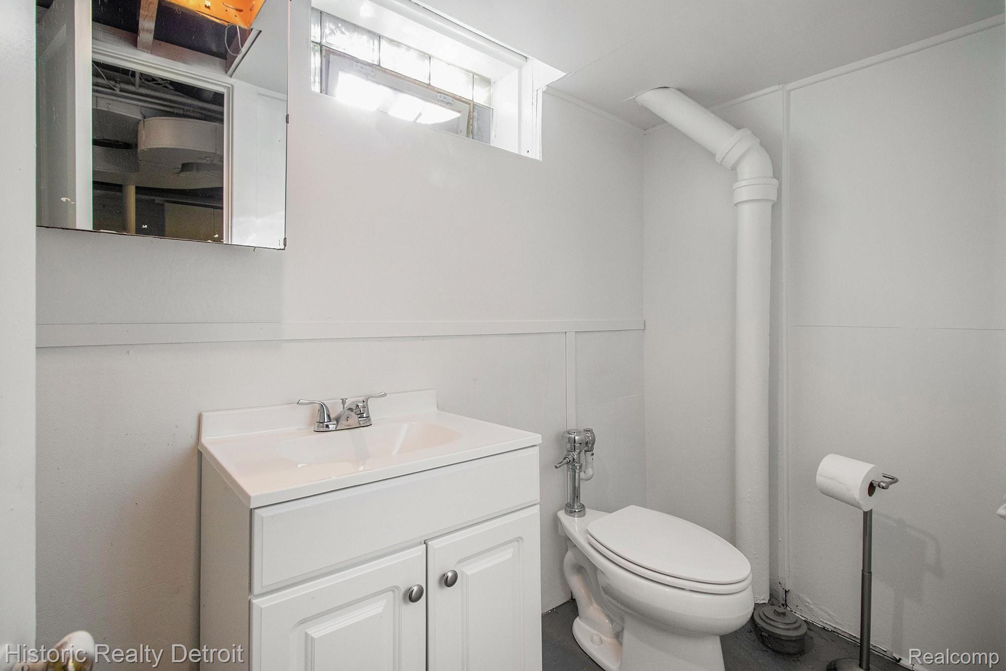 18065 Hamilton Road Highland Park, MI 48203 - Photo 36 of 55 IMG_9865.jpg