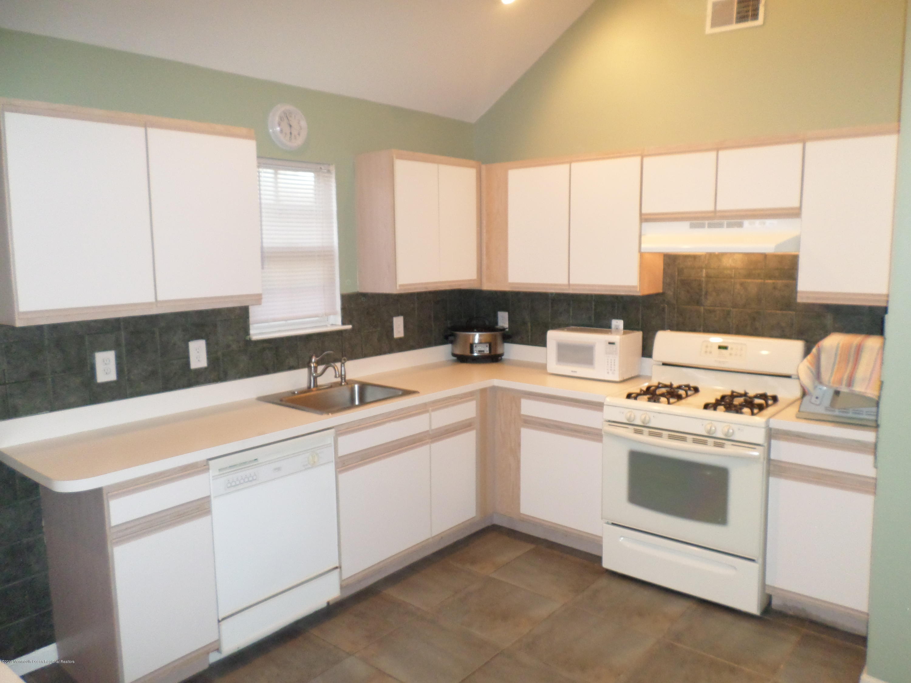 448 Ripley Court Brick, NJ 08723 - Photo 4 of 19 SAM_1084
