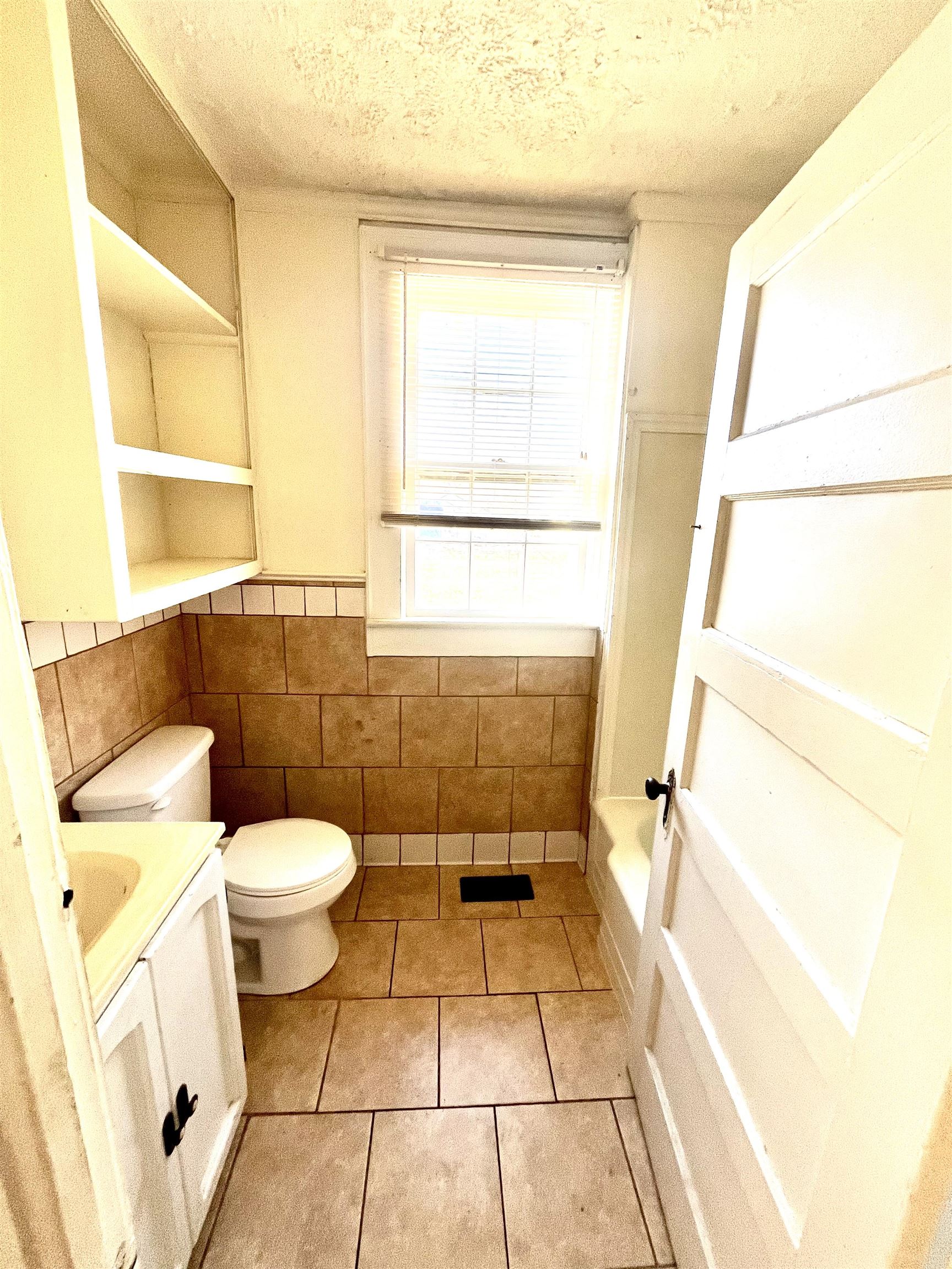 171 Cypress Street Clinton, SC 29325 - Photo 13 of 18 Bath